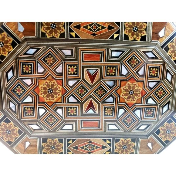 Luxurious Mother of Pearl Syrian Mosaic Box - Picture 5 of 6